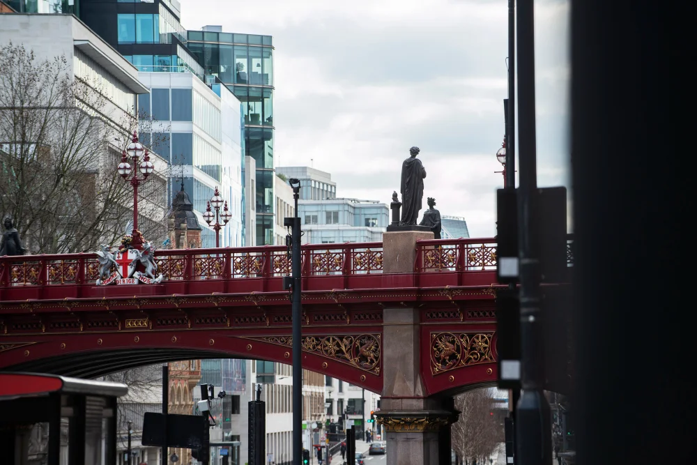 Taxi from Gatwick Airport to SE1 Waterloo