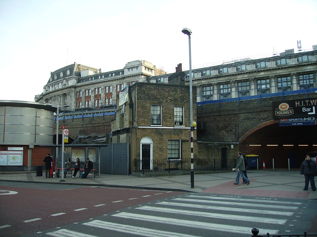 Gatwick Airport to South Lambeth