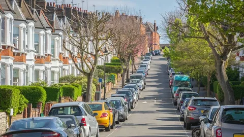Gatwick Airport to Rayners Park