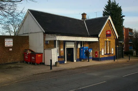 Gatwick Airport to Winchmore Hill
