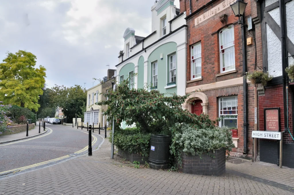 Greenhithe To Heathrow Airport