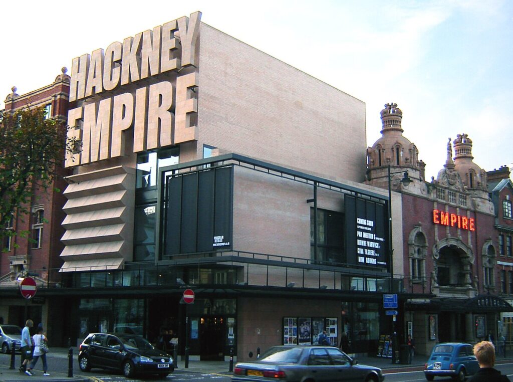 Hackney E8 to Luton Airport