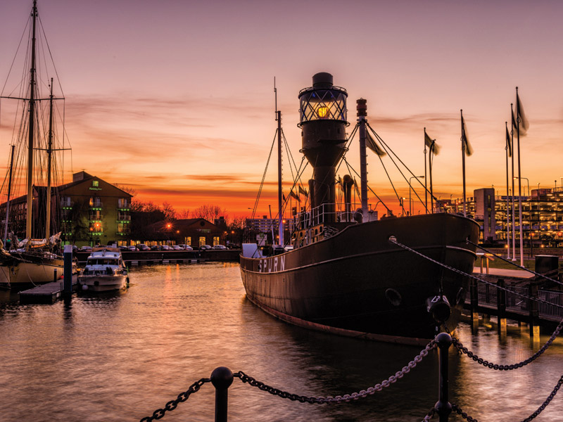 Kingston Upon Hull to Gatwick Airport